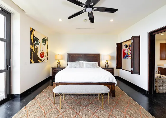 La Perla 163, Ocean View 3 Bedroom Penthouse Apartment *